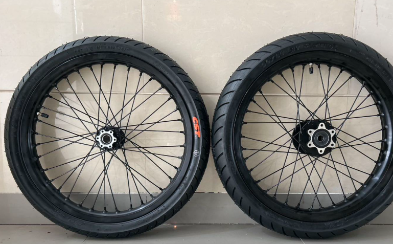 Surron 17inch supermoto wheelset